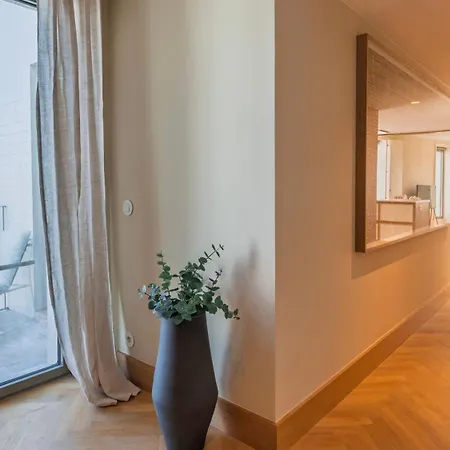 Apartman Elegant 3Bdr Flat With Parking By Lovelystay *