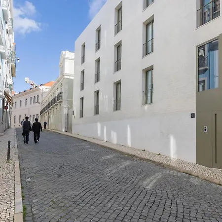 Elegant 3Bdr Flat With Parking By Lovelystay Apartman