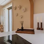 Contemporary 3 Bdr Flat With Parking By Lovelystay *