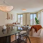 Apartman Contemporary 3 Bdr Flat With Parking By Lovelystay *