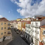 Contemporary 3 Bdr Flat With Parking By Lovelystay