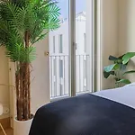 Contemporary 3 Bdr Flat With Parking By Lovelystay Lägenhet Lisboa