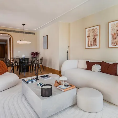 Elegant 3bdr Flat With Parking By Lovelystay * Lissabon