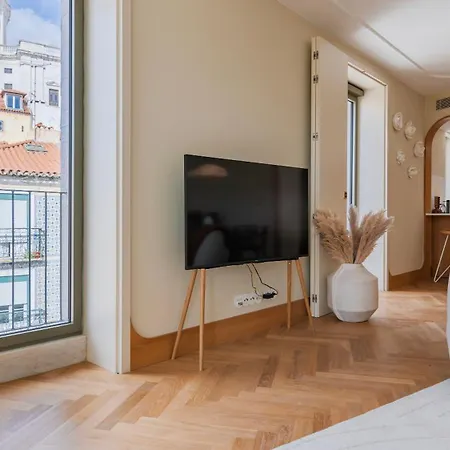 Appartement Contemporary 3 Bdr Flat With Parking By Lovelystay