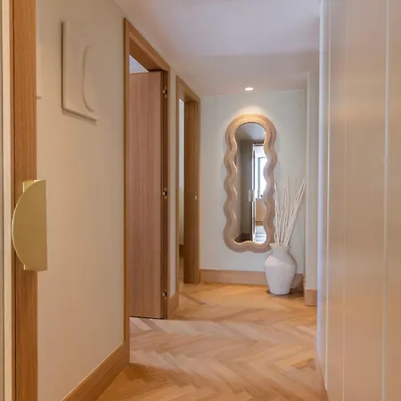 Contemporary 3 Bdr Flat With Parking By Lovelystay Appartement