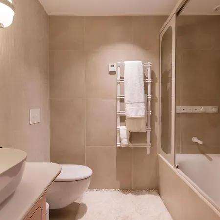 Contemporary 3 Bdr Flat With Parking By Lovelystay Appartement Lisboa