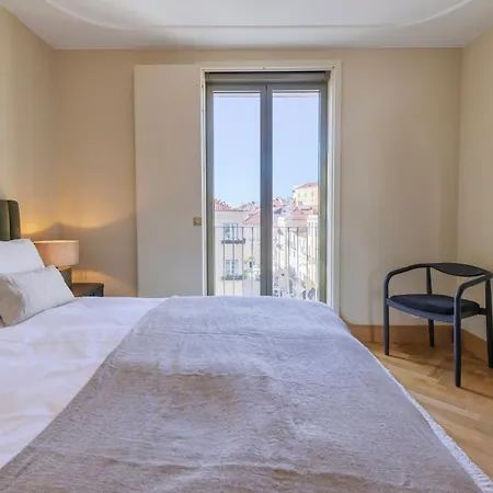 Elegant 3bdr Flat With Parking By Lovelystay Lissabon