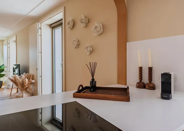 Contemporary 3 Bdr Flat With Parking By Lovelystay *