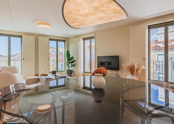 Contemporary 3 Bdr Flat With Parking By Lovelystay Διαμέρισμα *