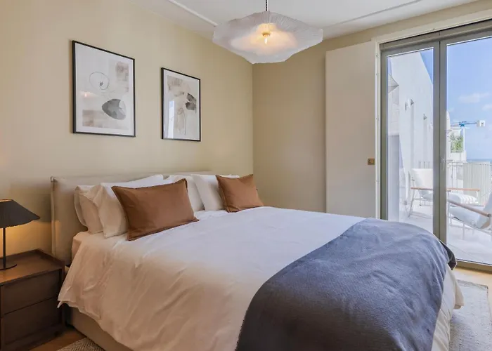 Contemporary 3 Bdr Flat With Parking By Lovelystay Lisbon