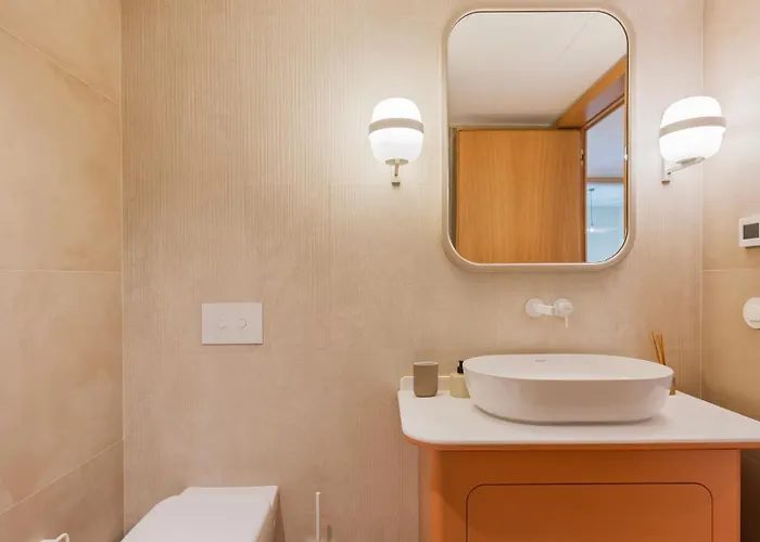 Contemporary 3 Bdr Flat With Parking By Lovelystay * Lisboa