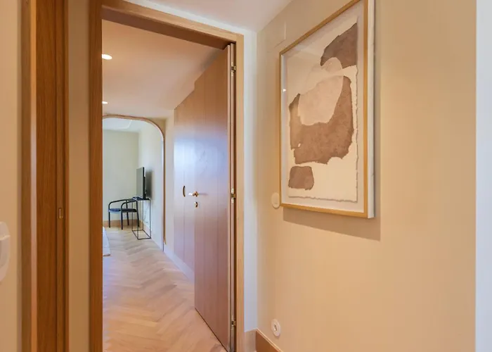 Contemporary 3 Bdr Flat With Parking By Lovelystay Διαμέρισμα *