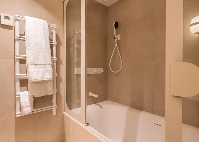 Contemporary 3 Bdr Flat With Parking By Lovelystay * Lisboa