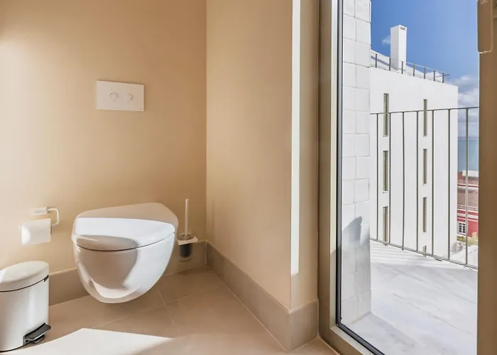 Contemporary 3 Bdr Flat With Parking By Lovelystay *