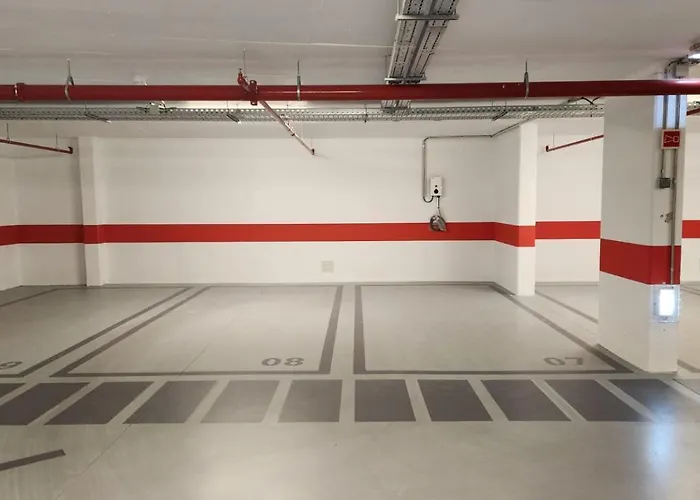 Contemporary 3 Bdr Flat With Parking By Lovelystay Διαμέρισμα