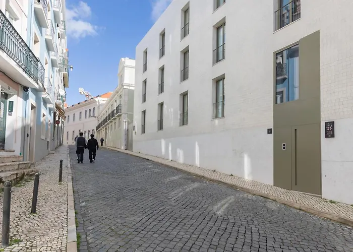 Contemporary 3 Bdr Flat With Parking By Lovelystay Διαμέρισμα