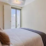 Lejlighed Contemporary 3 Bdr Flat With Parking By Lovelystay *