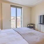 Lejlighed Contemporary 3 Bdr Flat With Parking By Lovelystay *