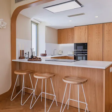 Contemporary 3 Bdr Flat With Parking By Lovelystay Apartamento