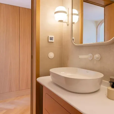 Apartamento Contemporary 3 Bdr Flat With Parking By Lovelystay