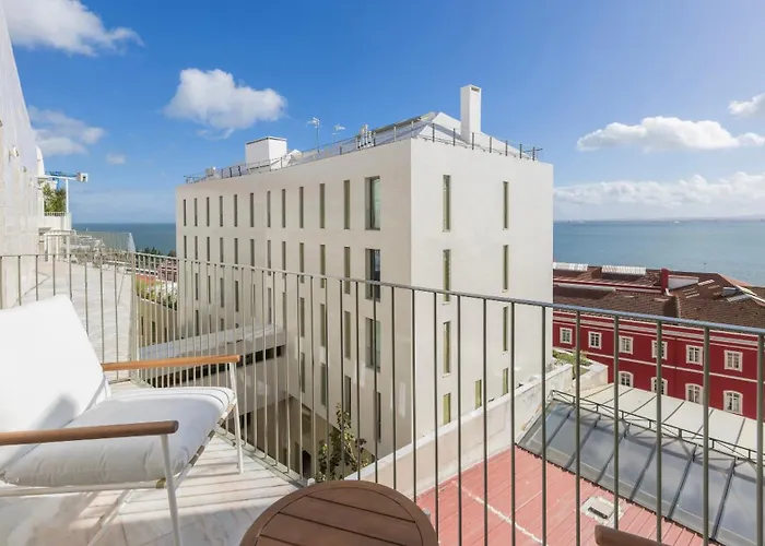 Contemporary 3 Bdr Flat With Parking By Lovelystay Lisboa