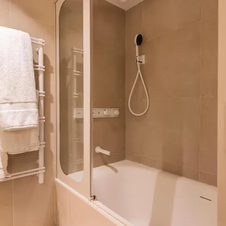 Contemporary 3 Bdr Flat With Parking By Lovelystay * Lizbona